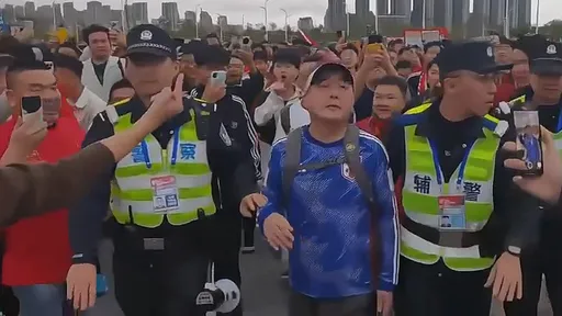 這就是中國!日本球迷廈門觀賽 中國人圍譙「漢奸」動粗逼脫衣