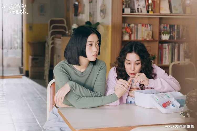 李霈瑜（左）和温貞菱姊妹關係日漸融洽。八大提供