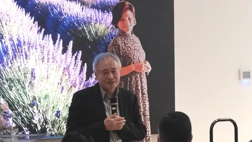 頒發金馬獎前現身紐約追思會 李安懷念鄭佩佩:銀幕上下都是俠女