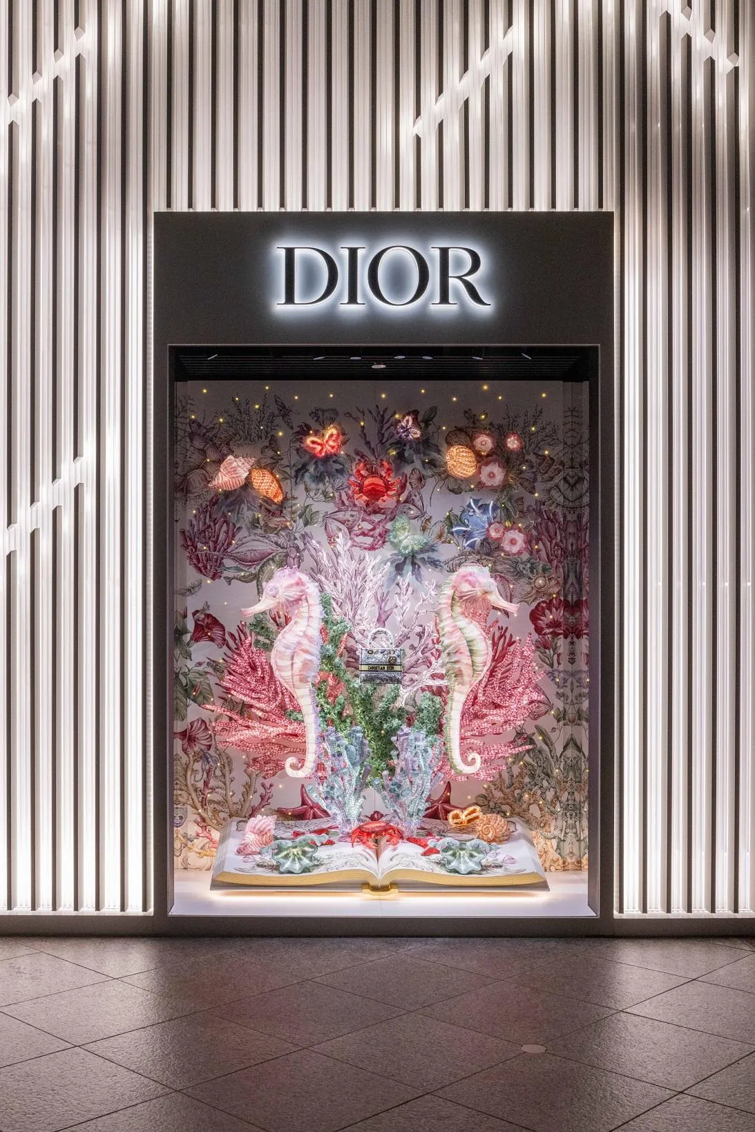 DIOR台北101專賣店聖誕櫥窗。品牌提供
