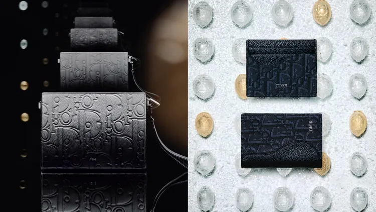 Dior Gradient Gravity漸層灰色皮革手拿包（左） 5萬8000元、Saddle海軍藍小牛皮Oblique 緹花卡夾（右圖上）1萬4500元、緹花直式卡夾（右圖下）1萬5000元。品牌提供