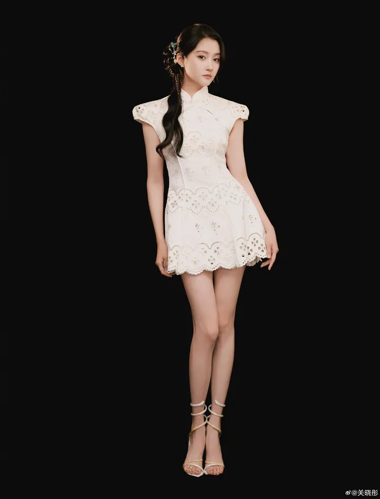 關曉彤有雙美腿。翻攝關曉彤微博