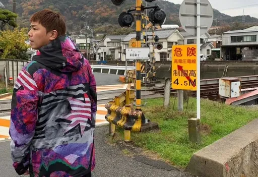 小鬼41歲冥誕《玩很大》慶生文滿滿洋蔥 峮峮秀三眼怪公仔有特殊意義