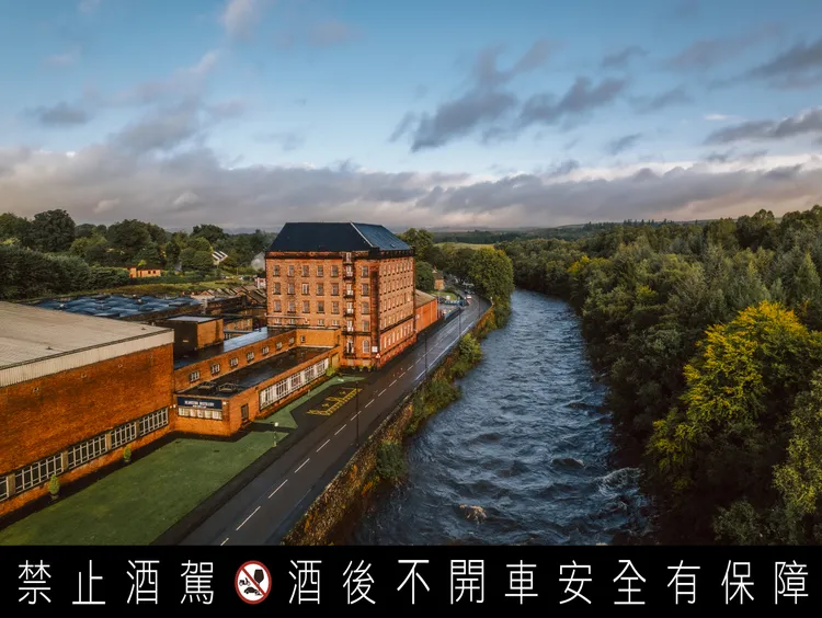 汀士頓是少數堅持使用100_蘇格蘭大麥為原料的威士忌酒廠，忠於19世紀傳統製酒工藝。業者提供