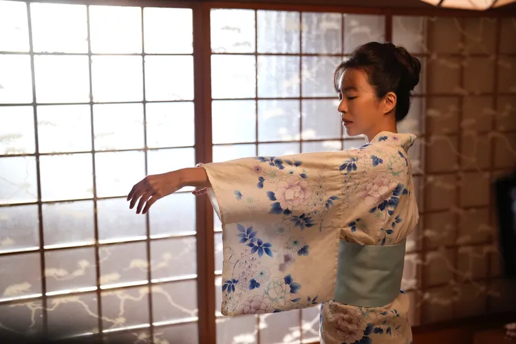高宇蓁為了穿上和服的優雅身段，特別跟肢體老師學習儀態。后花園影像製作提供