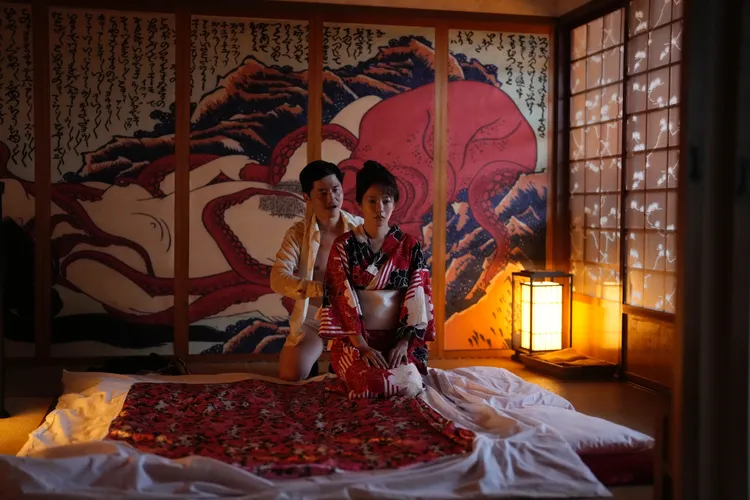 高宇蓁在電影中造型多變，幾套和服裝扮特別亮眼吸睛。后花園影像製作提供