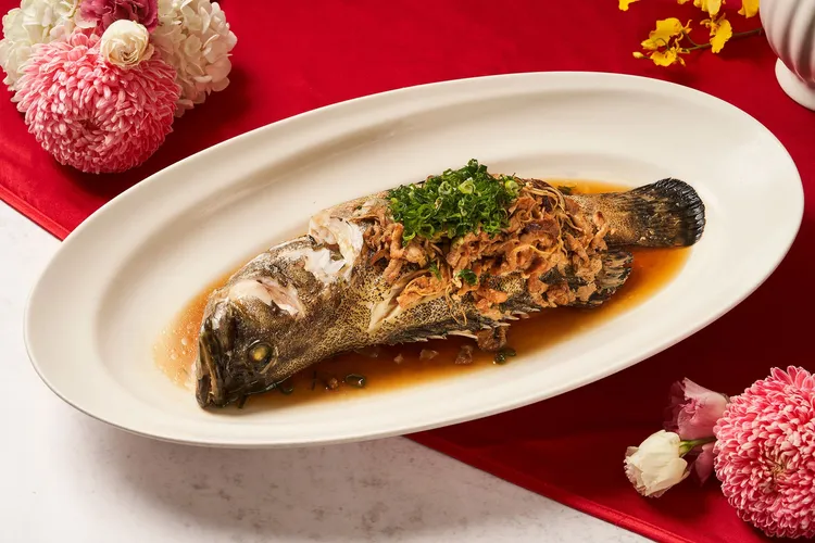 鵝油古法龍虎斑，耗時8小時的鵝油精華與台灣龍虎斑一同蒸製。業者提供