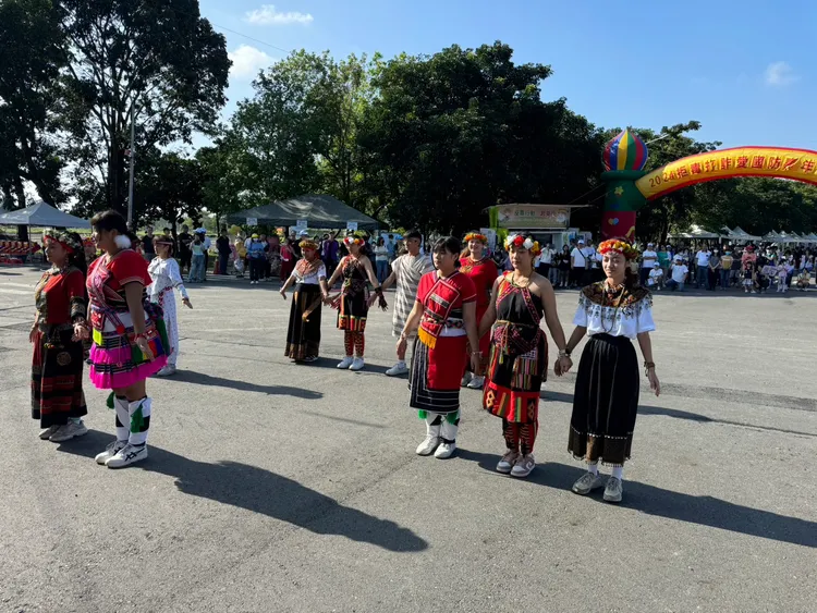 嘉年華活動也邀請高雄、屏東及台東地區的夥伴學校社團和街頭藝人，共同帶來精彩的音樂會和表演，為活動增添活力。美和科大提供