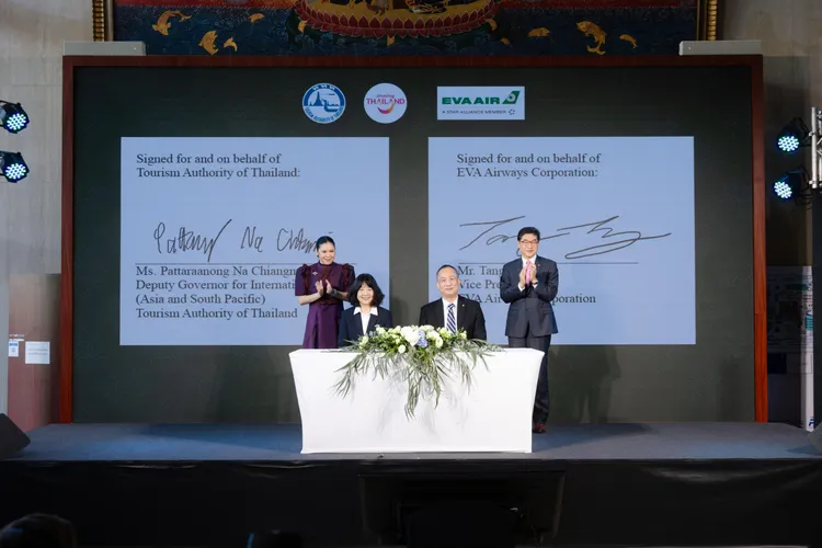 長榮航空今（19日）與泰國觀光局於曼谷共同簽署合作意向書。長榮航空提供