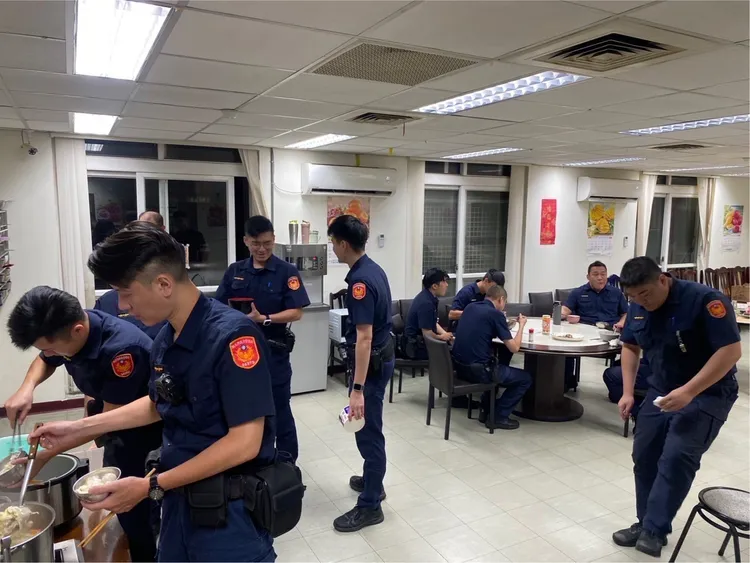 中港所颱風天伙食。警方提供