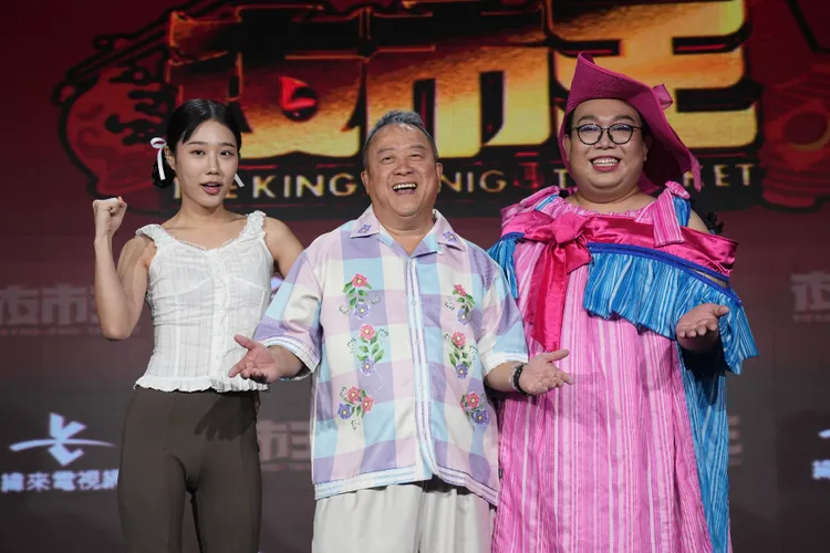 曾志偉（中）和金針菇（左）、娘娘（右）一起擔任評審。彭欣偉攝