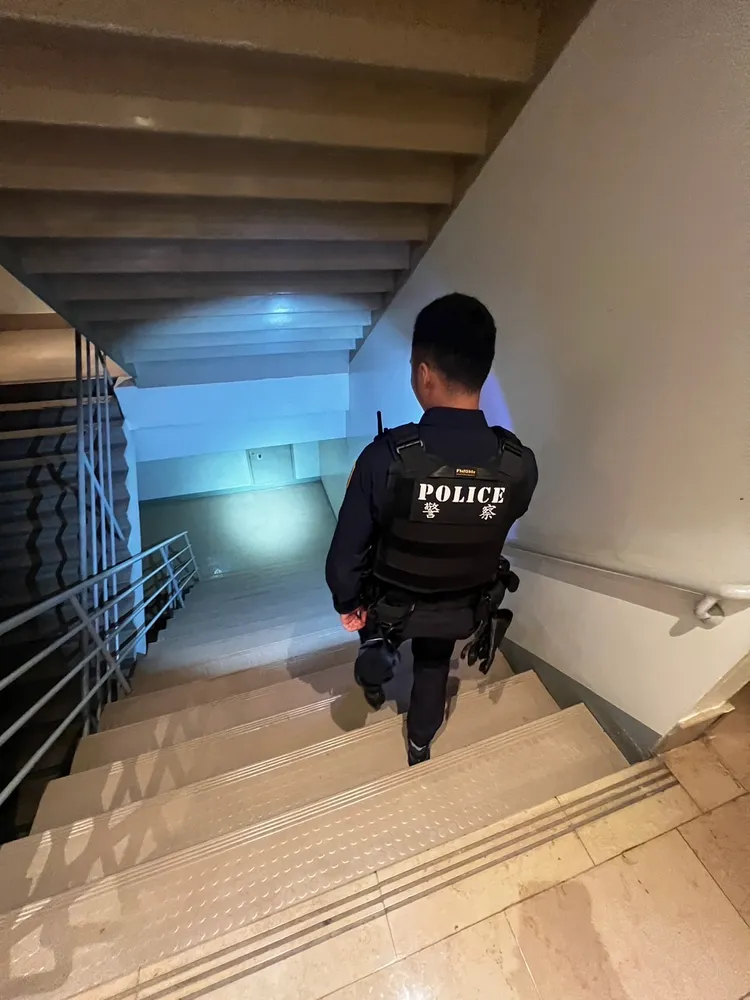 轄區信義警分局員警至101大樓內查看搜索，確認並無恐嚇信中的內容。警方提供