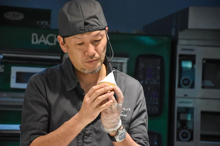 台南遠東香格里拉11/22獨家推出世界冠軍與法國Relais Desserts協會認證的殿堂級大師-和泉光一為台灣所設計的藝術甜點及下午茶。業者提供