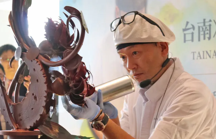 和泉光一獨家設計限量甜點與精緻下午茶11/22登場，開賣首日甜點迷將有機會參加「大師面對面」活動，親身感受他對甜點藝術的極致詮釋。業者提供