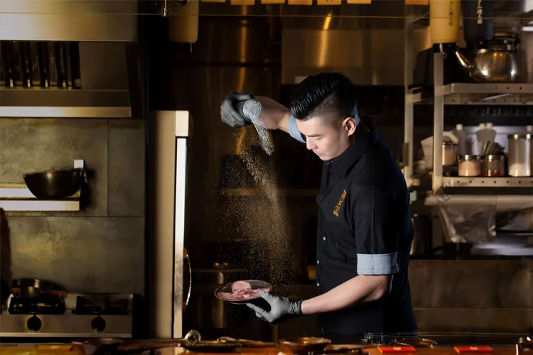 胡同燒肉以職人精神與極致服務，呈現日式精緻燒肉。業者提供