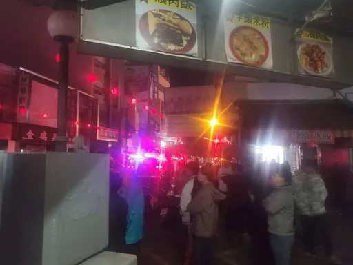 台中暗夜不平靜!夾娃娃機店冒火燒精光 2樓女房東嗆昏送醫
