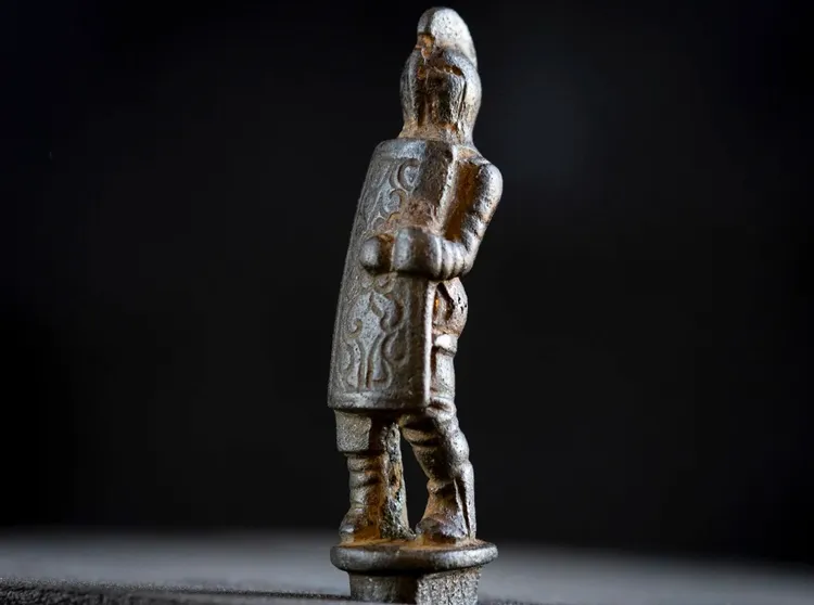 此次發現罕見刀柄呈羅馬角鬥士形狀。翻攝自CNN