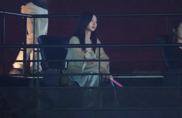 周子瑜在黑暗中依然飄仙氣。特勤中心攝