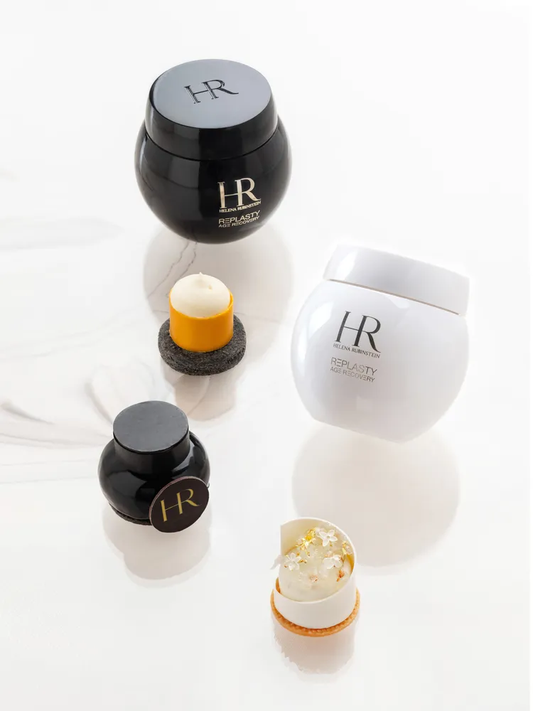 「青隅」推出期間限定「頂級奢華」聯名下午茶饗宴，以赫蓮娜瑞士醫學美容系列明星「黑繃帶修護乳霜」，演繹百年傳奇的美麗篇章，為奢華賦予味蕾靈感。業者提供