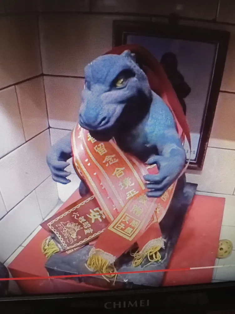 哥吉拉大將軍吸引許多信徒朝聖。翻攝學甲天鳳宮臉書