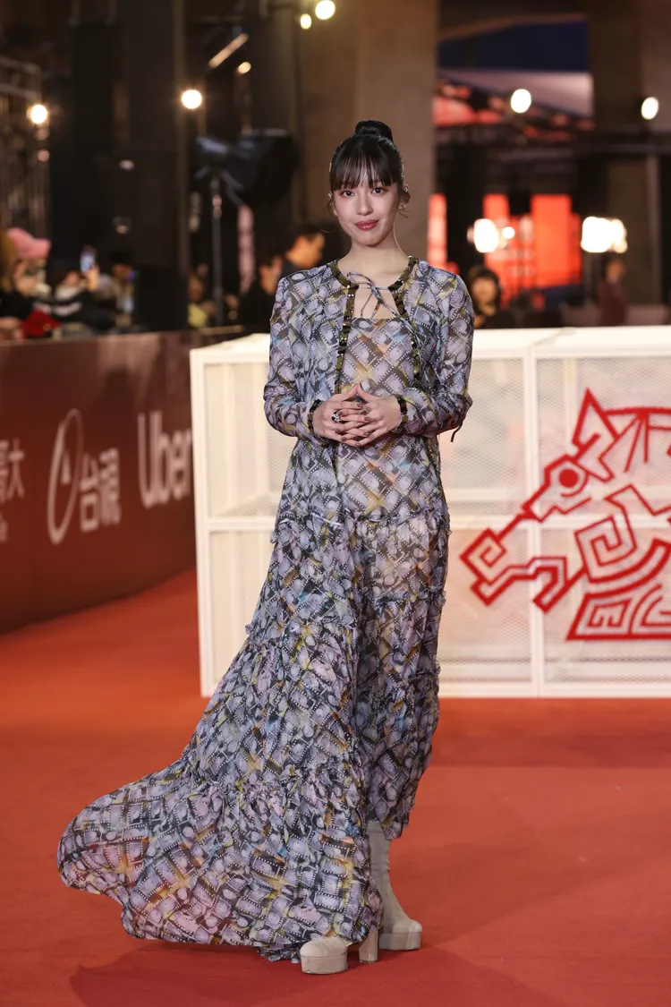 王渝萱身著全套香奈兒。攝影中心攝