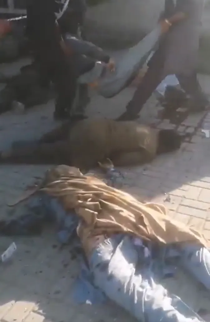 火車站屍橫遍野。翻攝自X @RealBababanaras