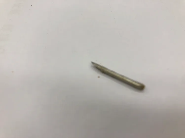 有學生在用膳時，赫然發現營養午餐內暗藏一根針頭。翻攝照片