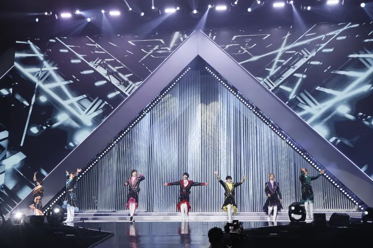 浪花男子勁歌熱舞跑全場。大鴻藝術BIG ART、超級圓頂SUPER DOME提供