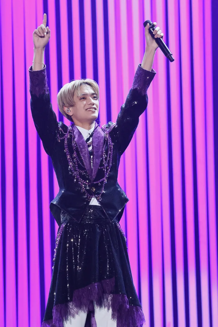 高橋恭平化身「乾杯哥哥」，不小心失靈。大鴻藝術BIG ART、超級圓頂SUPER DOME提供