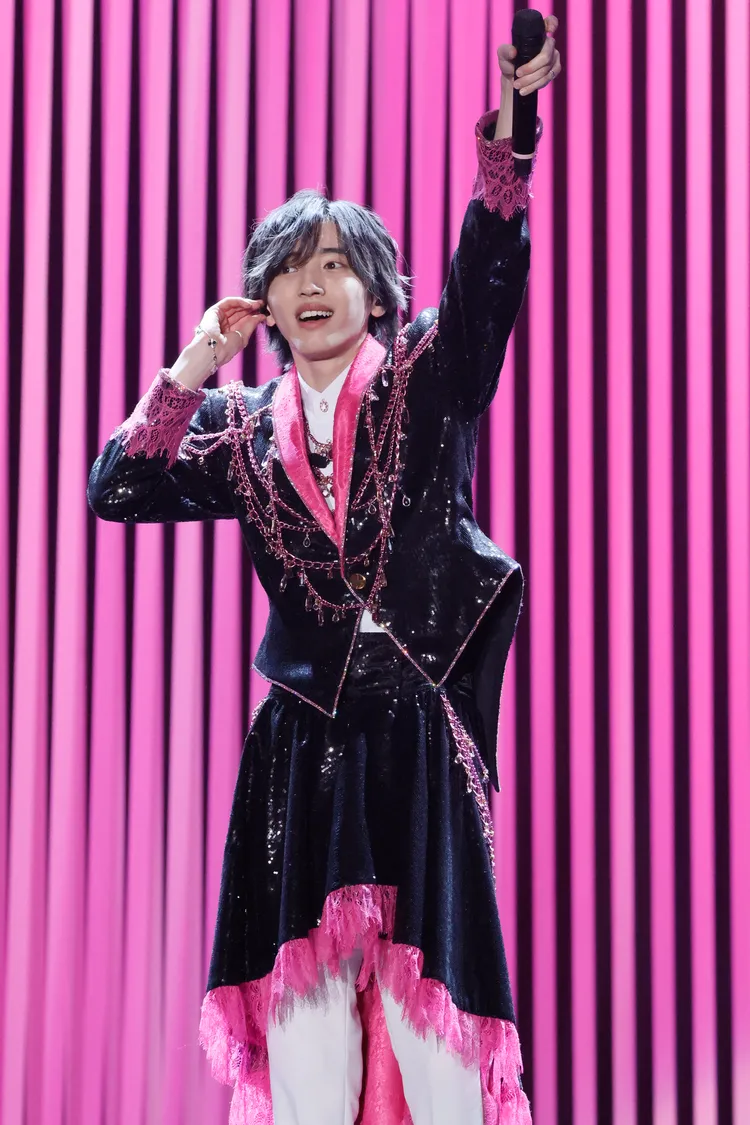 道枝駿佑把《初心LOVE》歌詞改成台語「內，哇揪愛哩」。大鴻藝術BIG ART、超級圓頂SUPER DOME提供