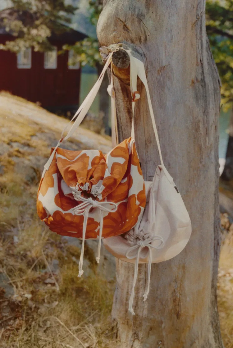 聯名系列也推出活潑風格的配件。品牌提供