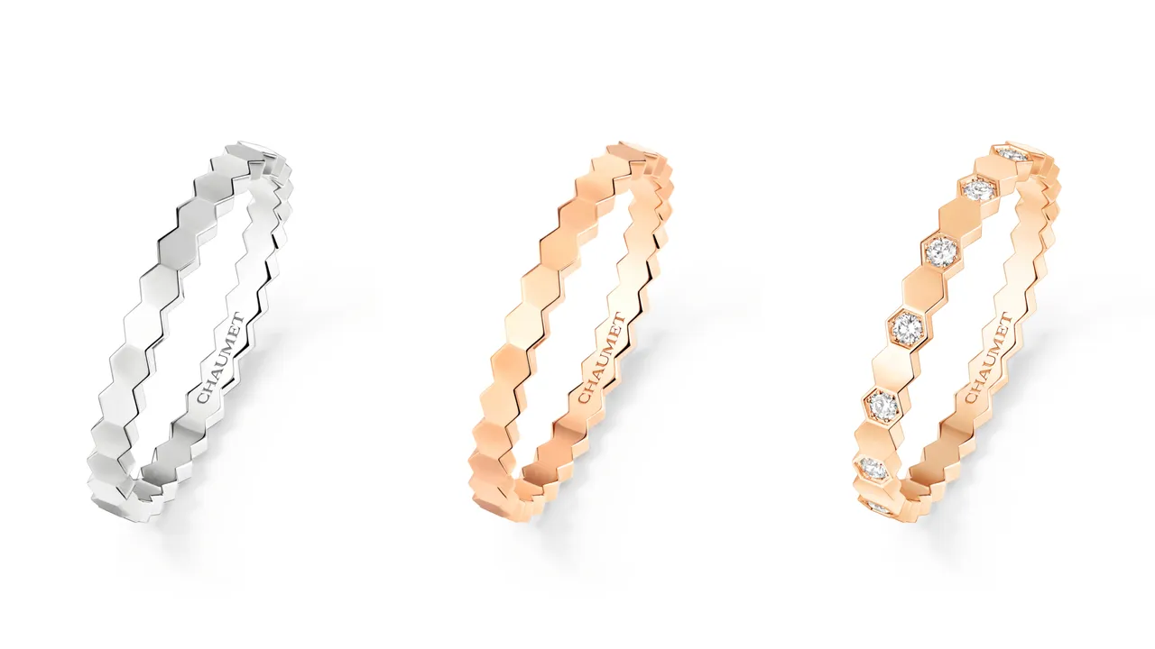 Bee My Love 18K白金戒指(左)3萬7400元、18K玫瑰金戒指(中)3萬5200元、18K玫瑰金鑲鑽戒指(右)8萬9700元。品牌提供