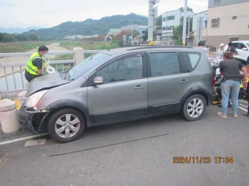 台中女開車不明原因偏移碰撞行人!9傷送醫 肇事原因待查