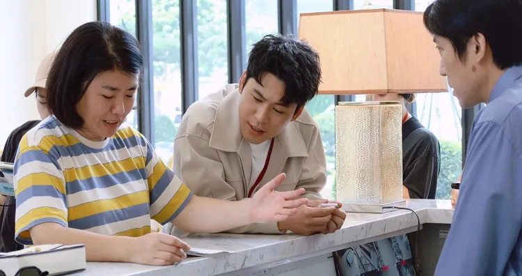 導演嚴藝文（左）和黃迪揚是多年老友，很理解他的表演狀態。翻攝黃迪揚臉書