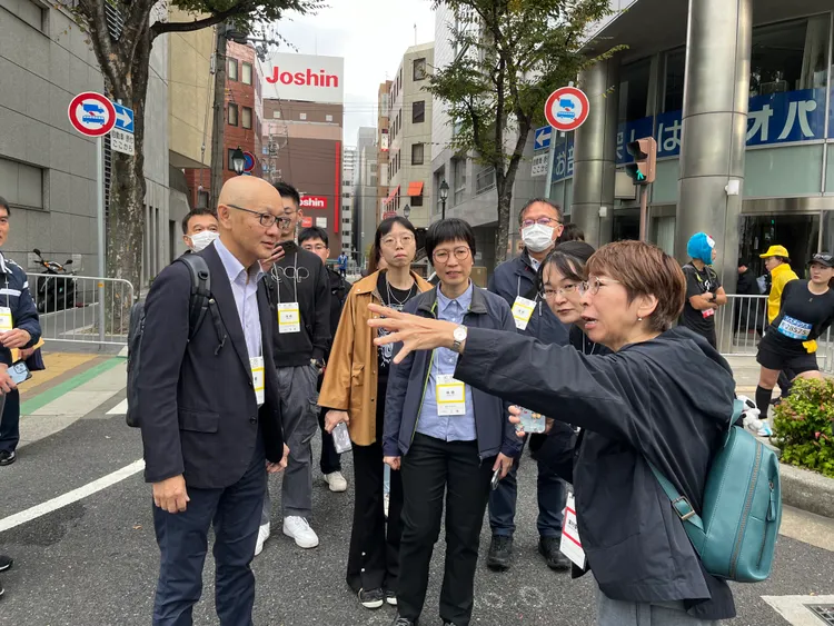 有馬溫泉觀光協會金井會長說明有馬溫泉歷史及取供管理。觀光局提供