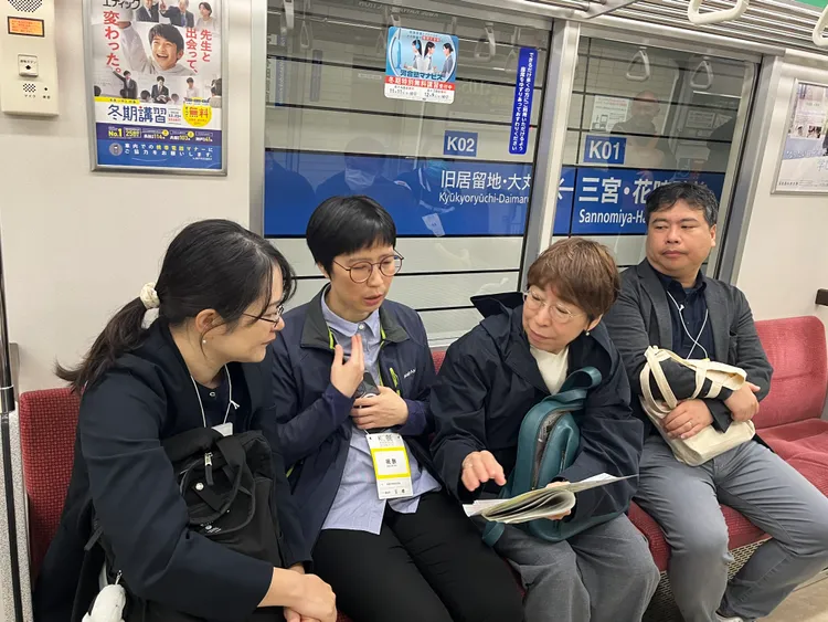 桃園市觀光旅遊局協同體育局考察2024神戶馬拉松規劃內容，由神戶觀光局專務理事中西理香子講解神戶馬拉松舉辦交通管制及沿線加油應援規劃。觀光局提供