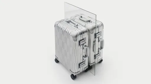 RIMOWA經典溝槽大變身 幾何搭光學藝術美到讓人「好錯亂」