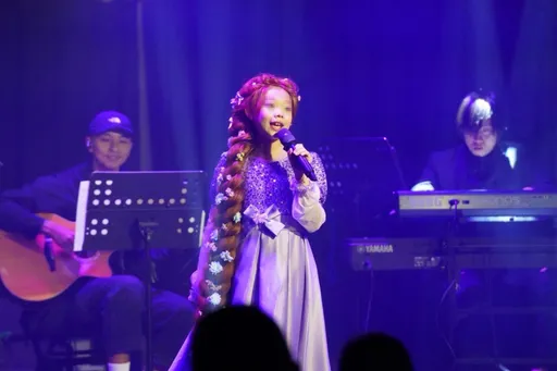 陳子鴻開班授課吸重量級學生 郭台銘9歲愛女化身迪士尼公主萌翻