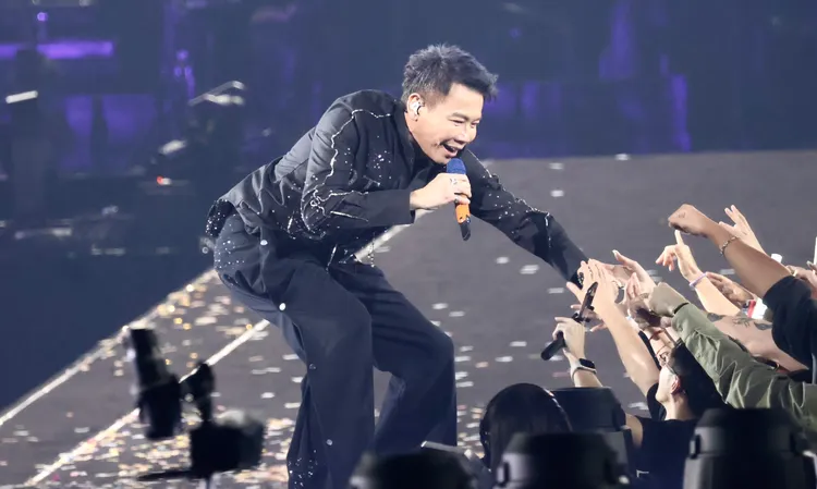 陶喆在延伸舞台與粉絲近距離互動。莊宗達攝