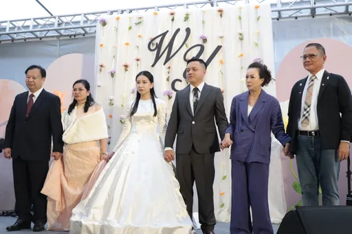愛情學分修成正果 開南大學畢業校友回母校辦婚禮