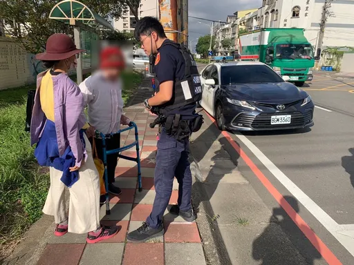 86歲老婦晨運迷途 平鎮暖警協助返家