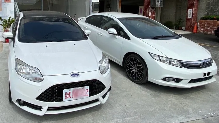 懸掛偽造車牌汽車。警方提供