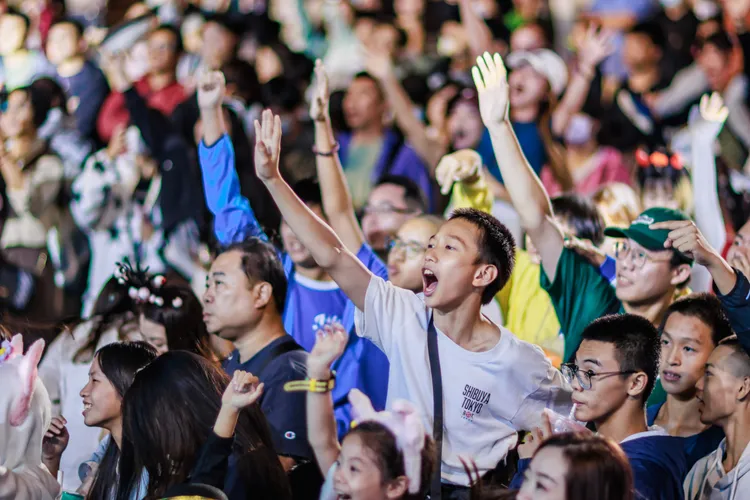 變裝參與民眾的熱情讓萬聖城嗨起來。觀旅局提供