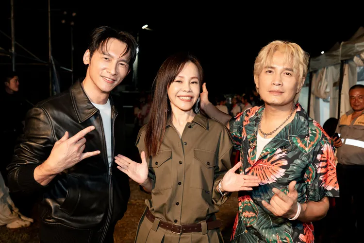 羅文裕（右起）、彭佳慧與温昇豪組客家三劍客，為宣傳家鄉屏東與客家文化不遺餘力。圖／屏東縣政府文化處