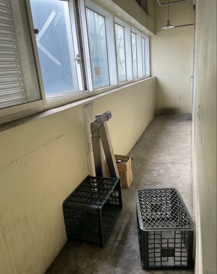 錢櫃22歲女員工欲關窗不慎墜樓身亡。北市勞檢處提供