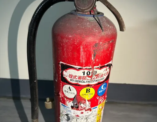 遠雄稱大巨蛋過期生鏽滅火器「擋門用」 議員轟:騙蔣萬安的鬼話!