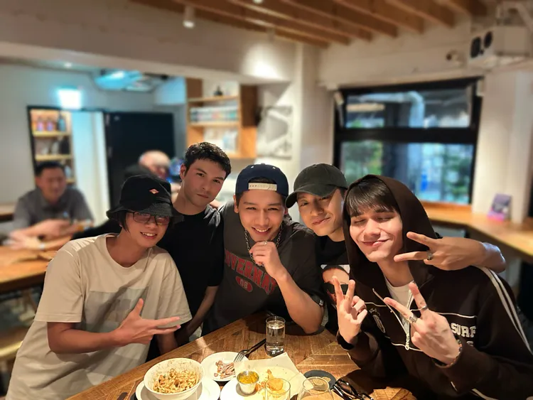 另一攤換成鳳小岳（左二）參加，右起慶憐、韋禮安、蔡旻佑。翻攝蔡旻佑微博