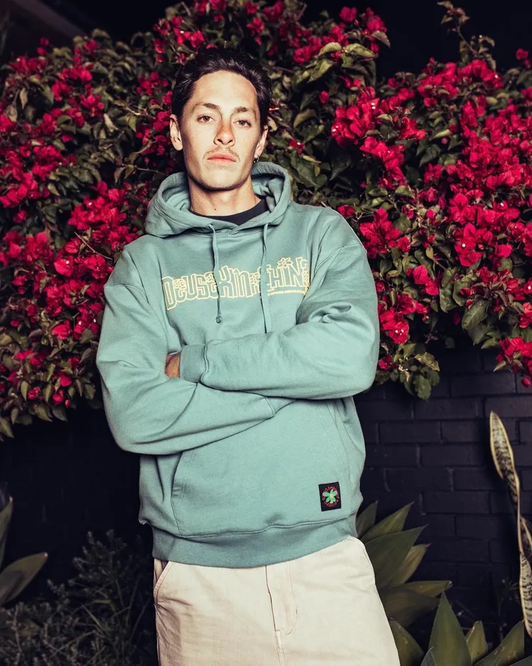 微風廣場GF Deus 精選連帽上衣、長袖衛衣(多款) 原價 4,380元-5,380元，優惠價 2,190元-2,690元