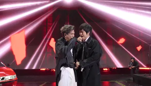 阿信化身「霸道總裁」開撩 Energy阿弟羞認:沒想到這麼有力氣