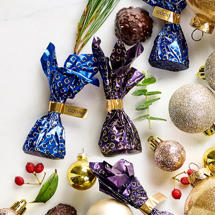 雙重巧克力、榛子巧克力及椰子巧克力三種口味，顆顆獨立包裝的貼心設計，不僅適合獨享更適合分享。業者提供